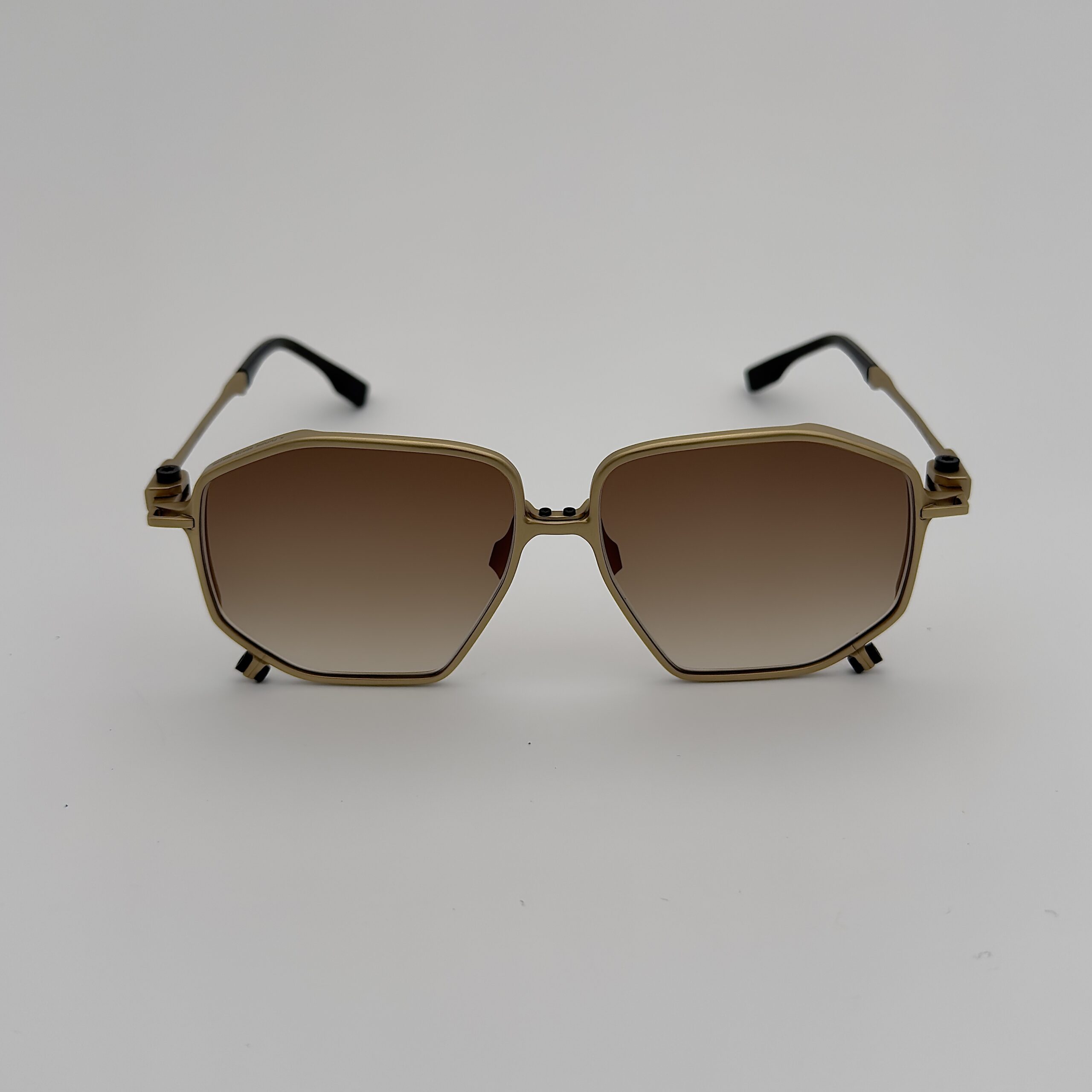 FLM19 03 Titan Golden
